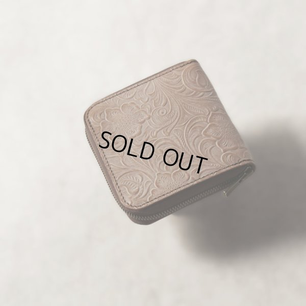 画像2: Re-ACT / リアクト フラワーエンボスレザー ラウンドファスナーミドルウォレット (2)