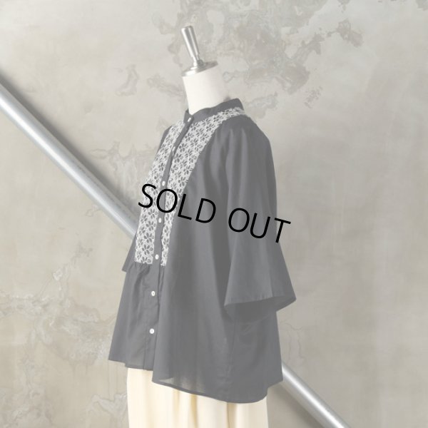 画像9: sosotto / ソソット 葉柄エンブロイダリー 前後ヨーク切替ブラウス 6分袖 (9)