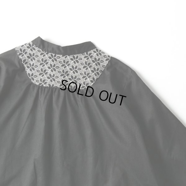 画像6: sosotto / ソソット 葉柄エンブロイダリー 前後ヨーク切替ブラウス 6分袖 (6)