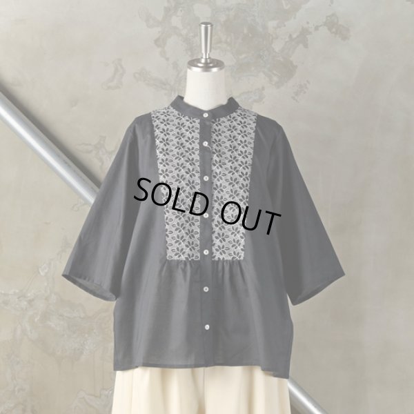 画像8: sosotto / ソソット 葉柄エンブロイダリー 前後ヨーク切替ブラウス 6分袖 (8)