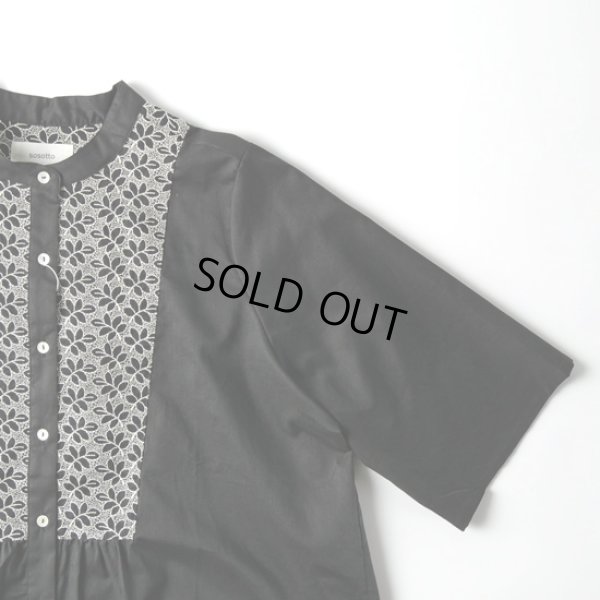 画像4: sosotto / ソソット 葉柄エンブロイダリー 前後ヨーク切替ブラウス 6分袖 (4)