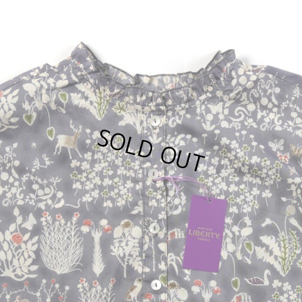 画像2: sosotto / ソソット リバティープリント 裾ドロストフリル衿プルオーバーブラウス (2)