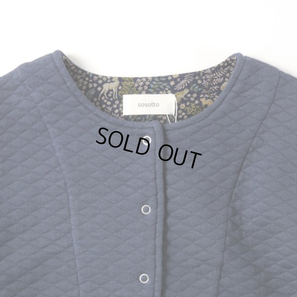 画像2: sosotto / ソソット コットンキルトLIBERTY使い ノーカラーハーフコート (2)