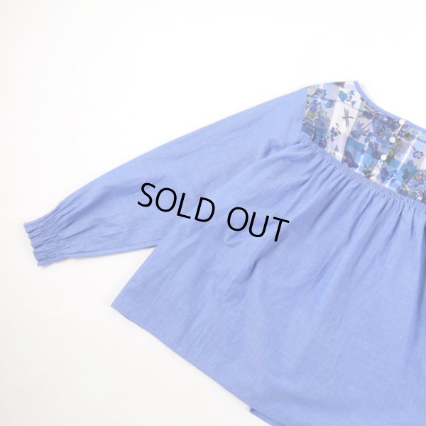 画像5: sosotto / ソソット 綿麻シャンブレー×リバティヨーク切替 ゴムシャーリングブラウス (5)