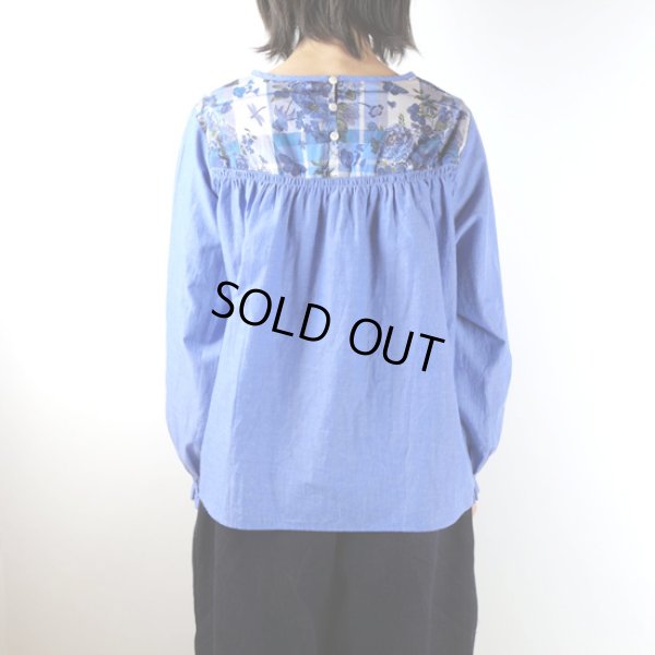 画像10: sosotto / ソソット 綿麻シャンブレー×リバティヨーク切替 ゴムシャーリングブラウス (10)