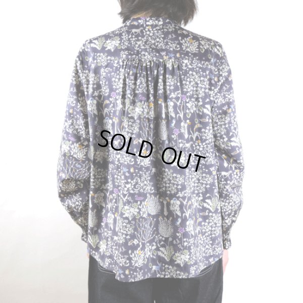 画像12: sosotto / ソソット リバティプリント バンドカラー 袖シャーリングブラウス (12)