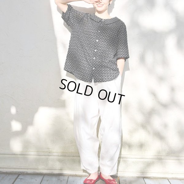 画像2: NARU / ナル 80ローンリップルシンプルドット ワイドカラーシャツ (2)