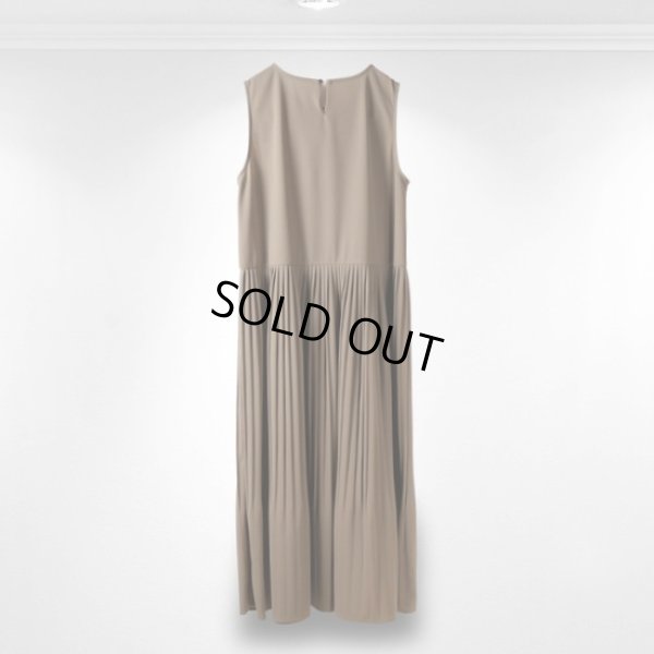 画像7: sosotto / ソソット ツイルジョーゼット 消しプリーツ ノースリーブワンピース (7)