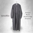 画像1: sosotto / ソソット ツタ柄細ピンタック ウエストドロストワンピース (1)