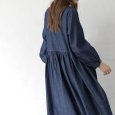 画像6: sosotto / ソソット 5.5ozデニム ビブヨークギャザーワンピース (6)