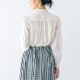画像4: PONT DE CHALONS / ポンデシャロン スタンドレースカラーピンタックブラウス (4)