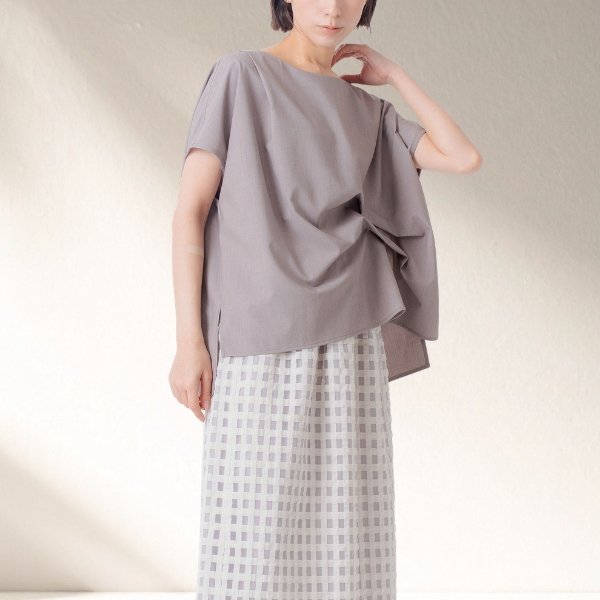 画像2: KELEN / ケレン フレンチスリーブタックデザイントップス FED (2)