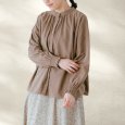 画像2: sosotto / ソソット シルキー21Wコール LIBERTYボタン 2WAYスタンドブラウス (2)